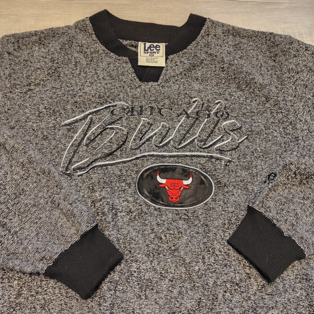 Vintage Lee Sport Chicago Bulls Pullover Graphic Sweater Mens Size M Embroidered - Picture 1 of 9